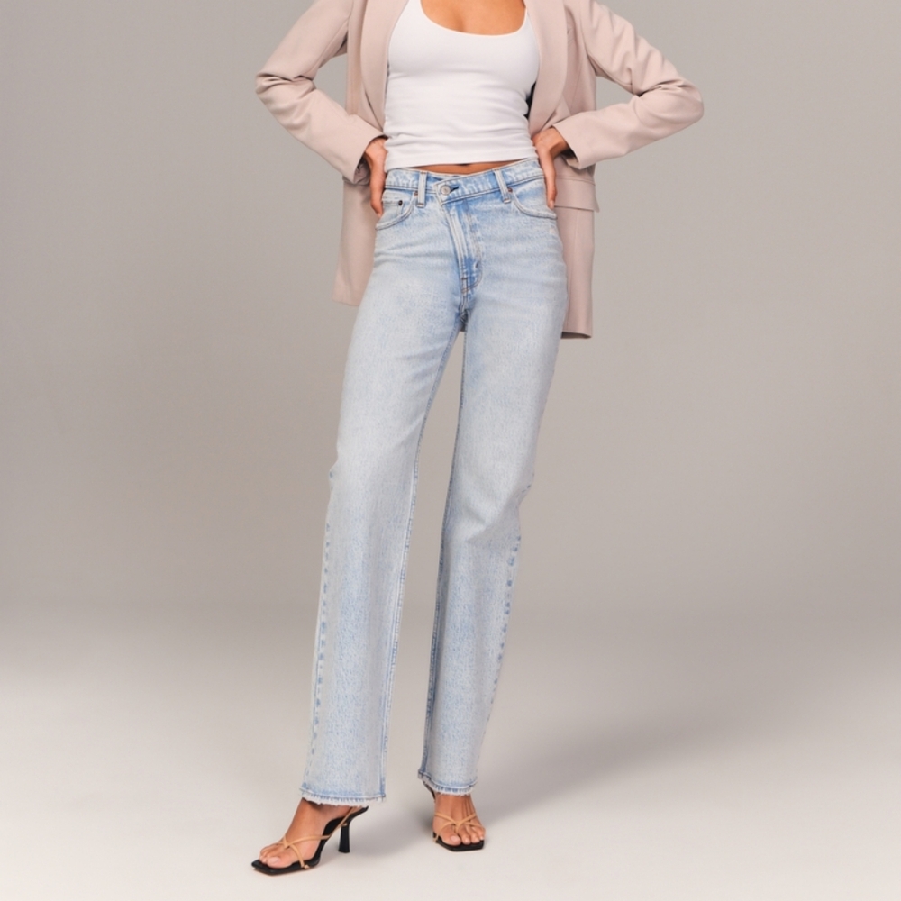 NWT Abercrombie & Fitch 90s Relaxed High Rise Jeans with Criss Cross Waistband